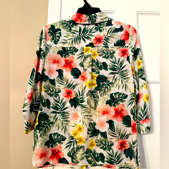 Kim Rogers petite medium floral palm shirt. Tropical Jungle type print - Picture 3 of 4